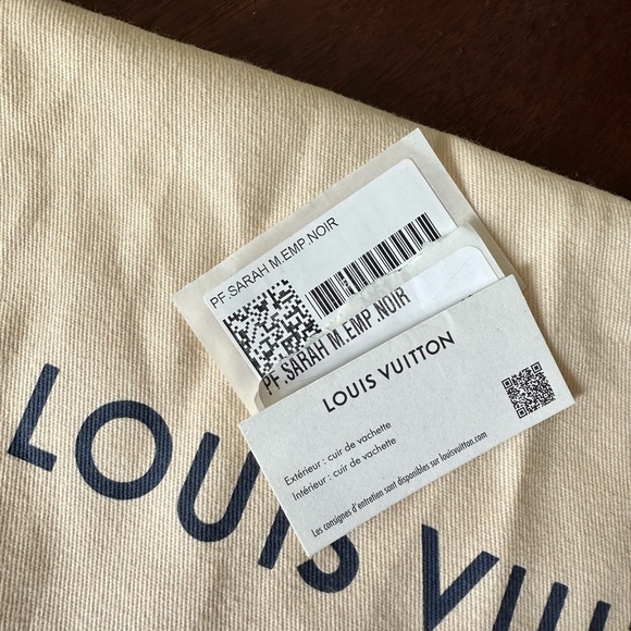 Louis Vuitton Sarah Wallet - Picture 6 of 6